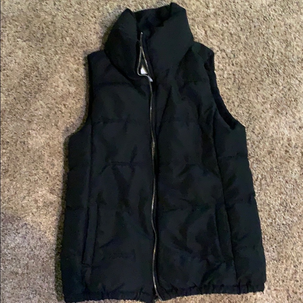 Black Old Navy Puffer Vest